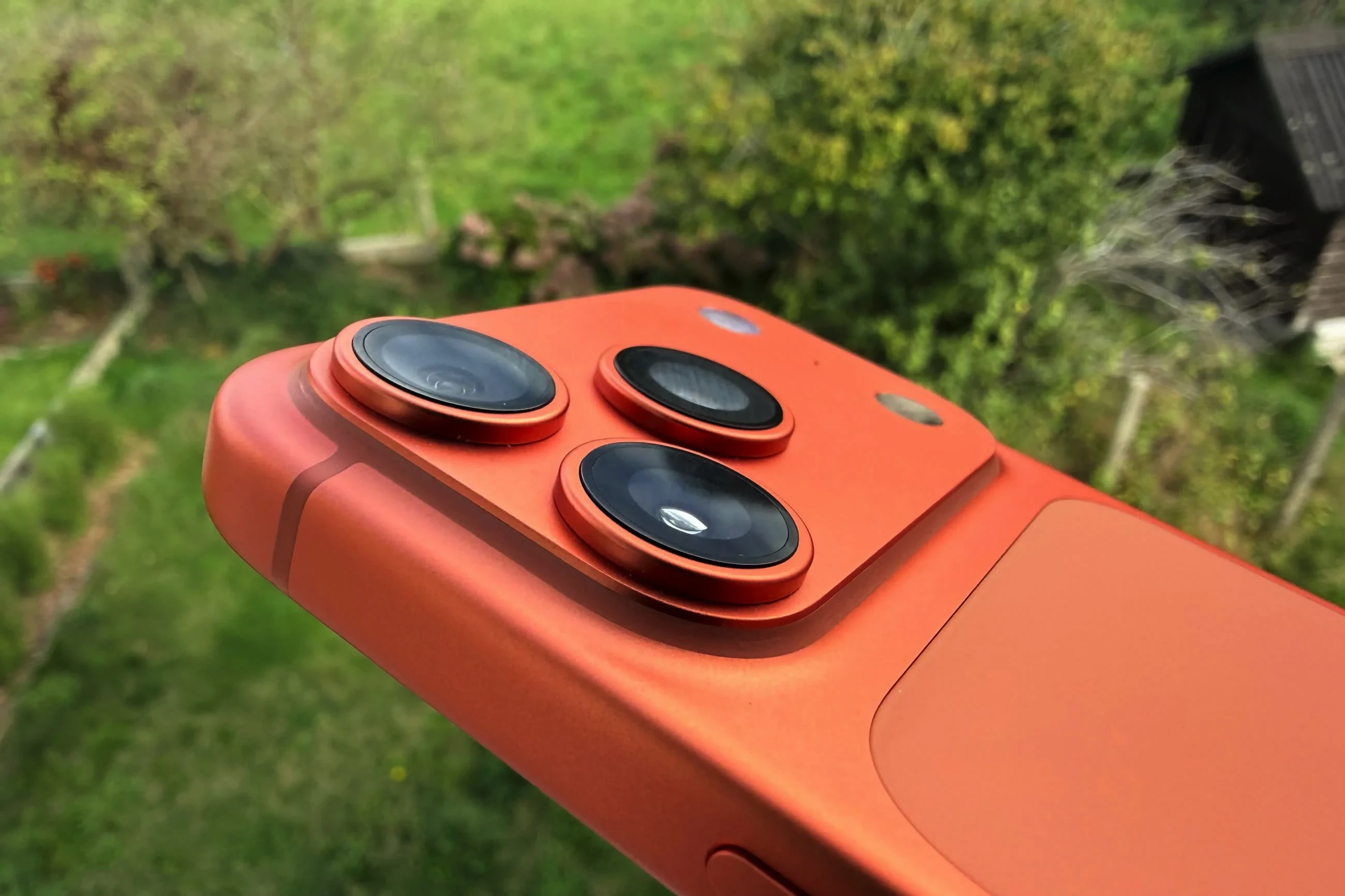 The "Memory" Earthquake Threatens iPhone 17: Will Apple Pay the Price of the AI Race?