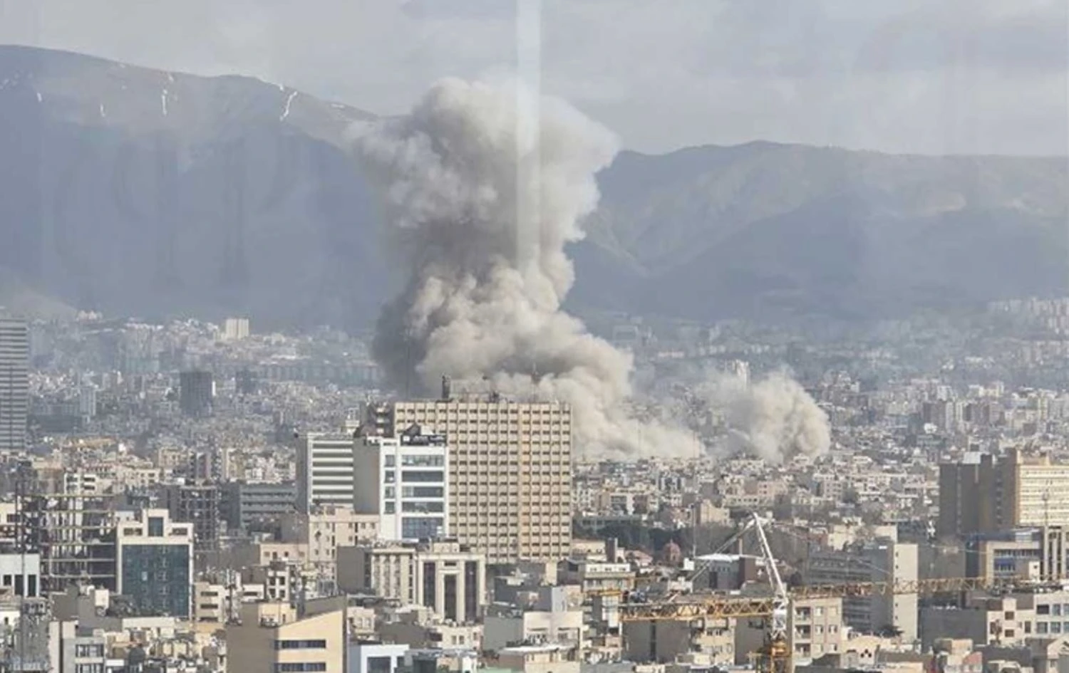 Total War in the Middle East: US-Israeli Attack Targets Iranian Heartland, Tehran Responds with Missile Strikes